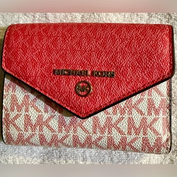 Michael Kors Dark Pink nd White Tri-Fold Wallet - Picture 11 of 17